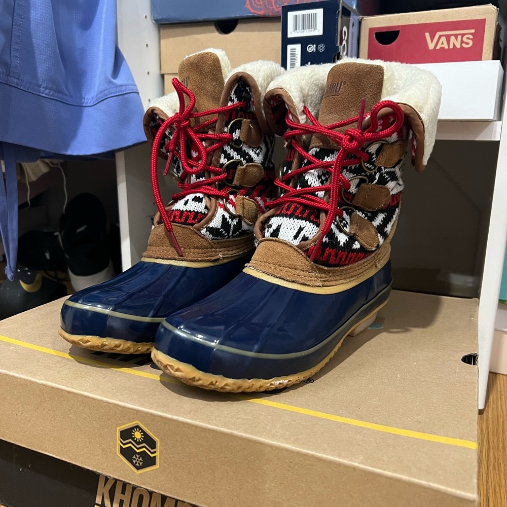 Snow boots